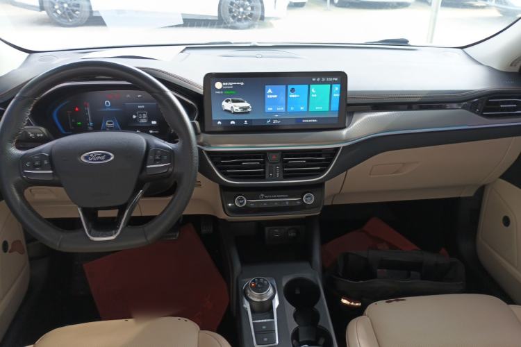 Used Ford Focus 2021 Sedan EcoBoost 180 Automatic Trendy Model Center Console