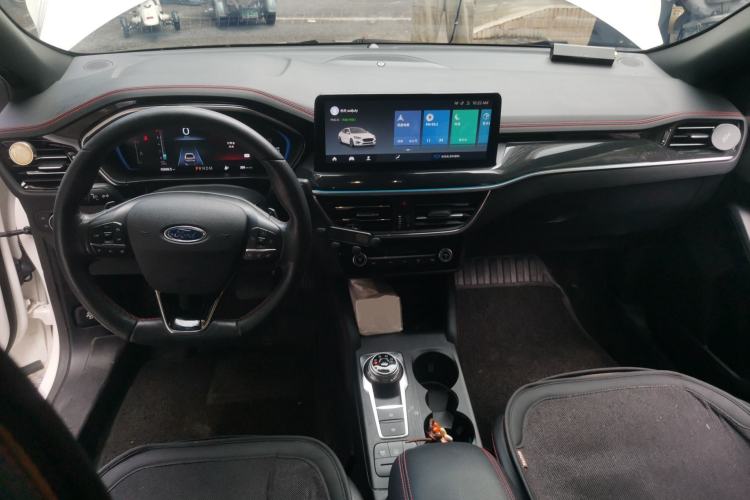 Used Ford Focus 2021 Sedan EcoBoost 180 Automatic ST Line Center Console