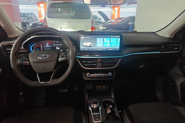 Used Ford Focus 2021 Hatchback EcoBoost 180 Automatic Titanium Edition Center Console