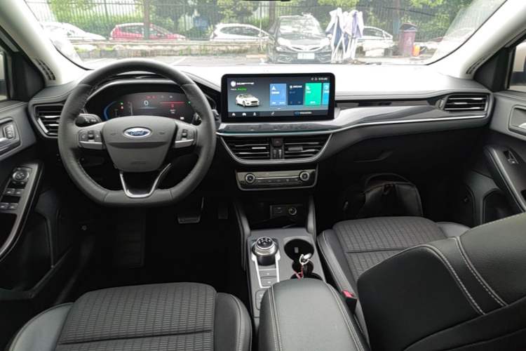Used Ford Focus 2021 Hatchback EcoBoost 180 Automatic Titanium Edition Center Console