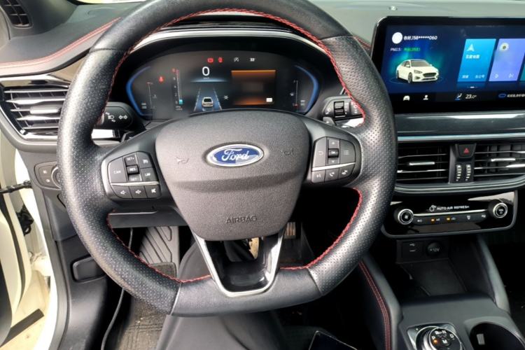Used Ford Focus 2021 Sedan EcoBoost 180 Automatic ST Line Center Console