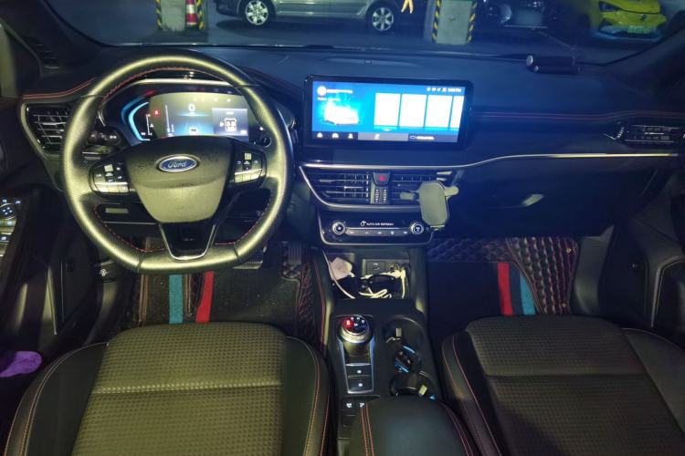 Used Ford Focus 2021 Sedan EcoBoost 180 Automatic ST Line Center Console