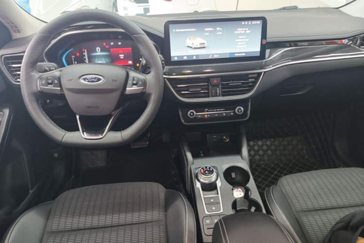 Used Ford Focus 2021 Hatchback EcoBoost 180 Automatic Titanium Edition Center Console