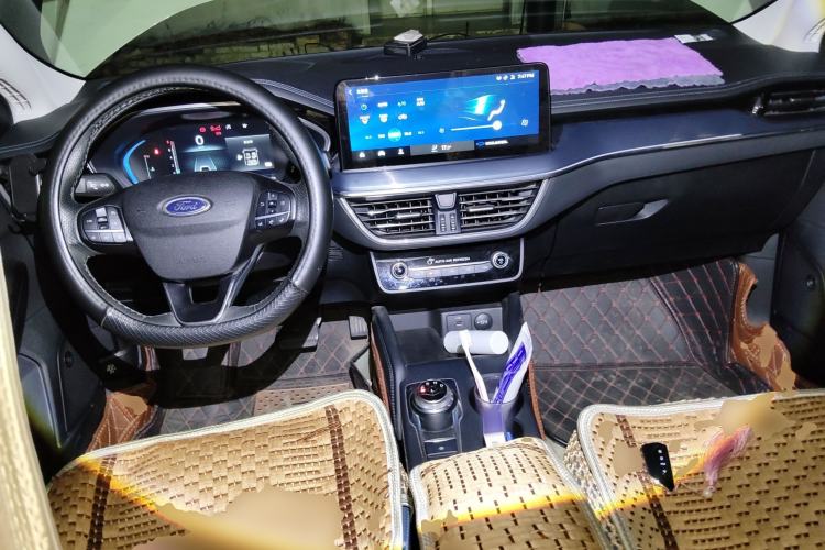 Used Ford Focus 2021 EcoBoost 180 Automatic Hunter Edition Center Console