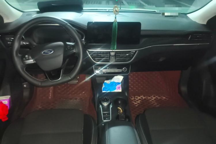 Used Ford Focus 2021 Hatchback EcoBoost 180 Automatic Titanium Edition Center Console
