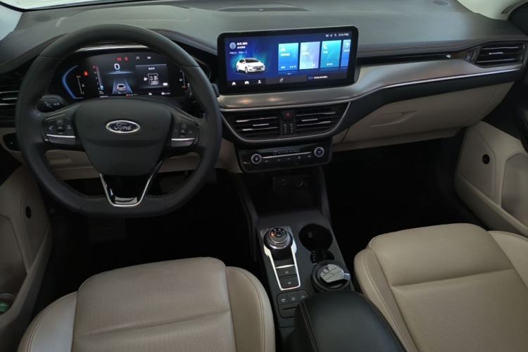 Used Ford Focus 2021 Sedan EcoBoost 180 Automatic Trendy Model Center Console