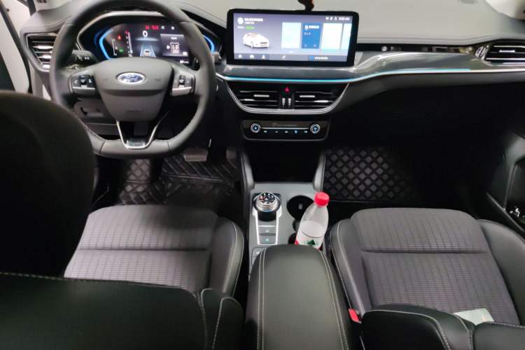 Used Ford Focus 2021 Hatchback EcoBoost 180 Automatic Titanium Edition Center Console
