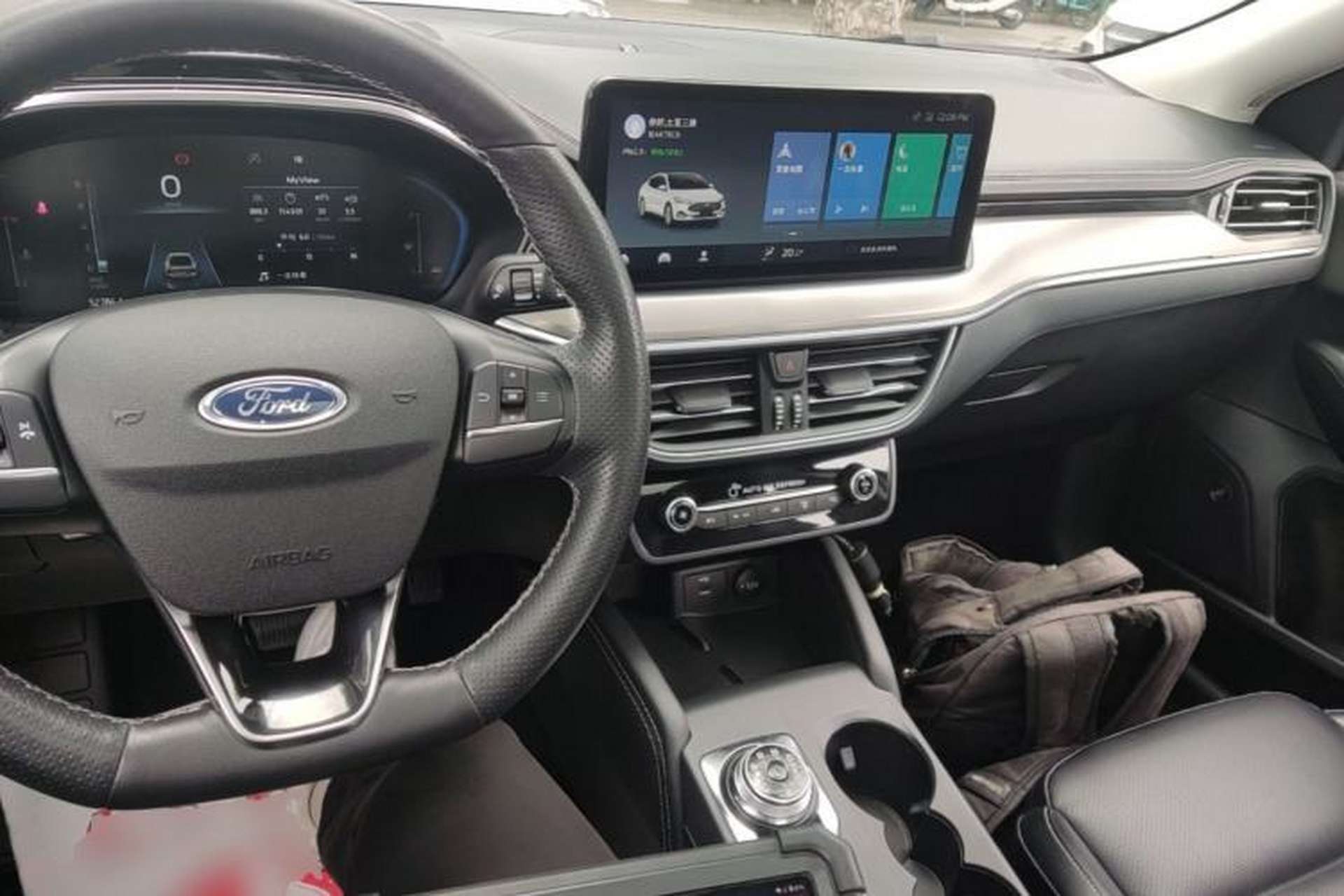 Used Ford Focus 2021 Sedan EcoBoost 180 Automatic Trendy Model Center Console
