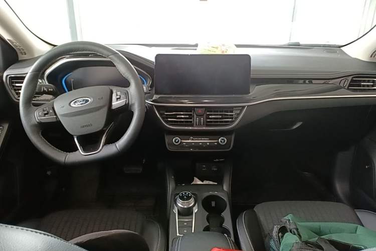 Used Ford Focus 2021 Hatchback EcoBoost 180 Automatic Titanium Edition Center Console