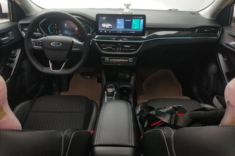 Used Ford Focus 2021 Hatchback EcoBoost 180 Automatic Titanium Edition Center Console