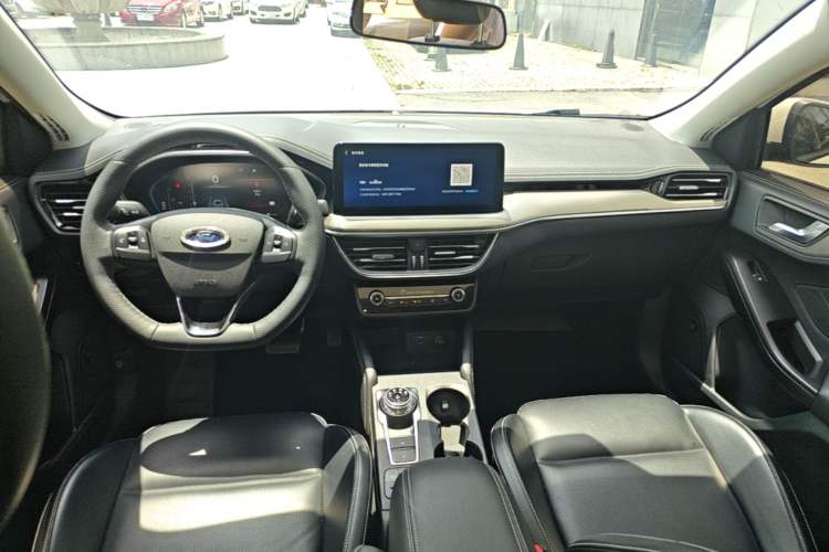Used Ford Focus 2021 Sedan EcoBoost 180 Automatic Trendy Model Center Console