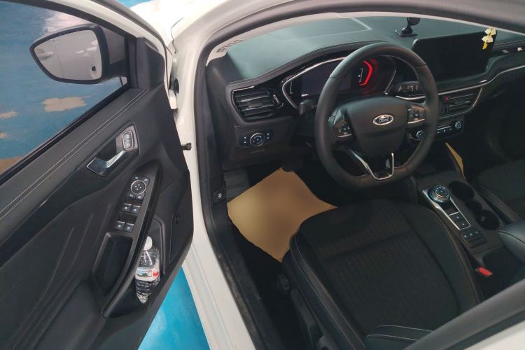 Used Ford Focus 2021 Hatchback EcoBoost 180 Automatic Titanium Edition Driver Seat