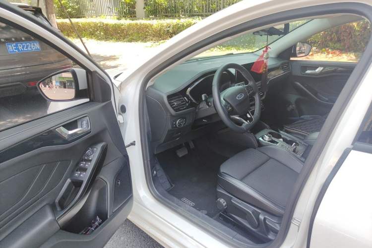 Used Ford Focus 2021 Hatchback EcoBoost 180 Automatic Titanium Edition Driver Seat