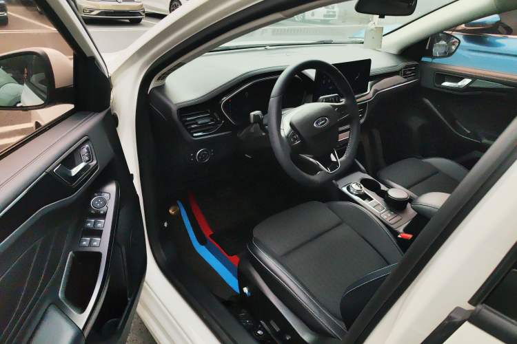 Used Ford Focus 2021 Hatchback EcoBoost 180 Automatic Titanium Edition Driver Seat