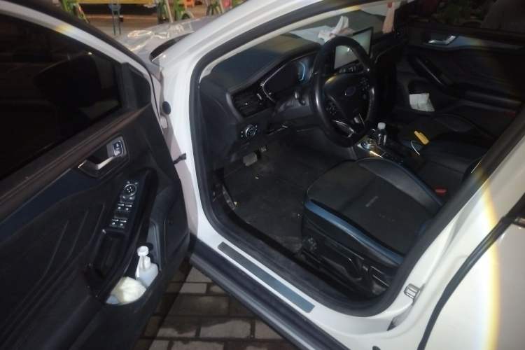 Used Ford Focus 2021 EcoBoost 180 Automatic Hunter Edition Driver Seat