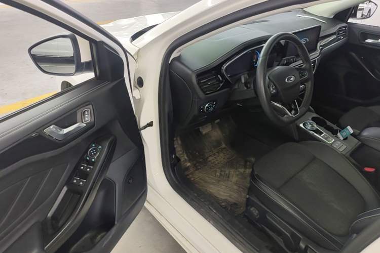 Used Ford Focus 2021 Hatchback EcoBoost 180 Automatic Titanium Edition Driver Seat