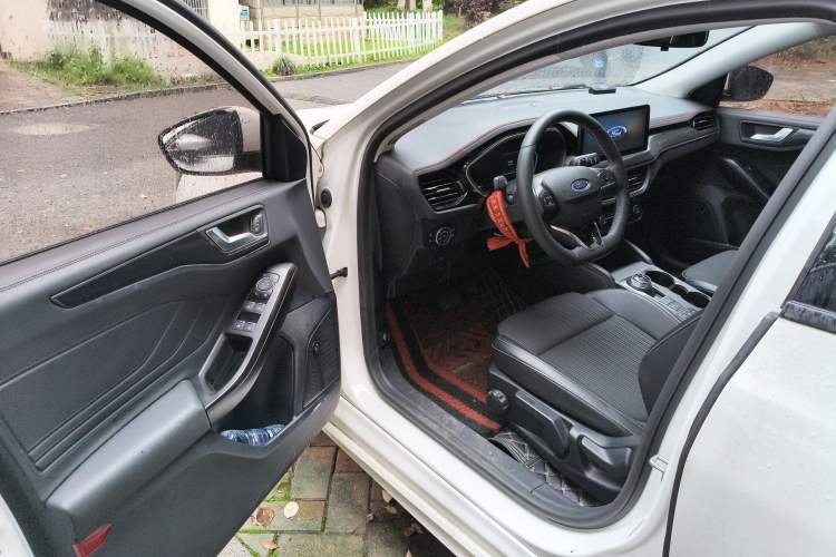 Used Ford Focus 2021 Hatchback EcoBoost 180 Automatic Titanium Edition Driver Seat