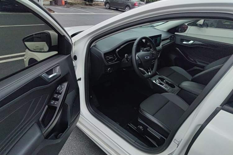 Used Ford Focus 2021 Hatchback EcoBoost 180 Automatic Titanium Edition Driver Seat