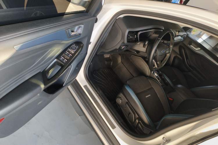 Used Ford Focus 2021 EcoBoost 180 Automatic Hunter Edition Driver Seat