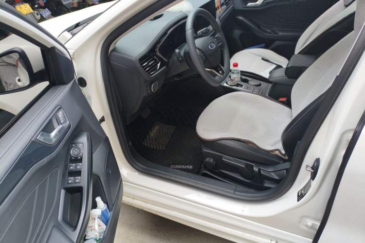 Used Ford Focus 2021 Hatchback EcoBoost 180 Automatic Titanium Edition Driver Seat
