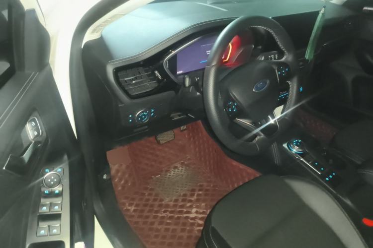 Used Ford Focus 2021 Hatchback EcoBoost 180 Automatic Titanium Edition Driver Seat