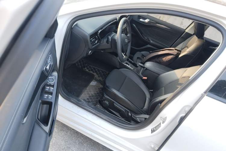 Used Ford Focus 2021 Hatchback EcoBoost 180 Automatic Titanium Edition Driver Seat