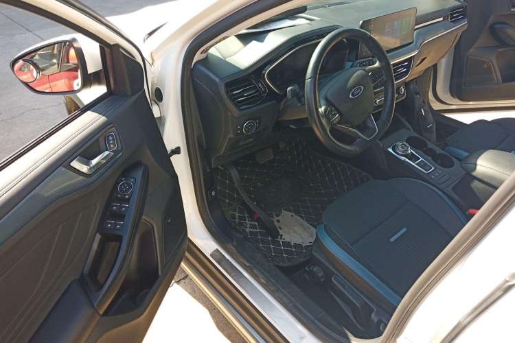 Used Ford Focus 2021 EcoBoost 180 Automatic Hunter Edition Driver Seat
