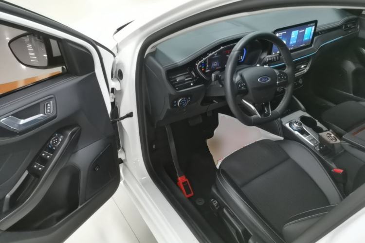 Used Ford Focus 2021 Hatchback EcoBoost 180 Automatic Titanium Edition Driver Seat