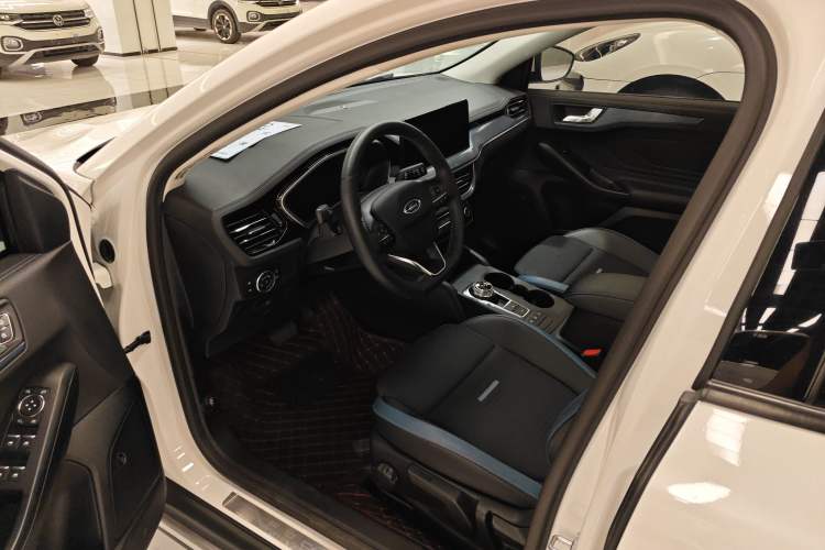 Used Ford Focus 2021 EcoBoost 180 Automatic Hunter Edition Driver Seat