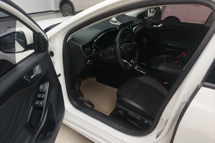 Used Ford Focus 2021 Hatchback EcoBoost 180 Automatic Titanium Edition Driver Seat