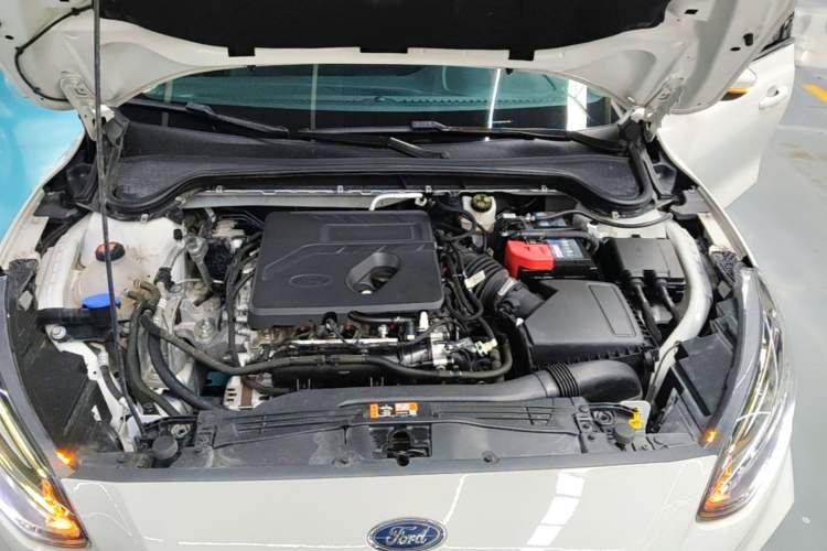 Used Ford Focus 2021 Hatchback EcoBoost 180 Automatic Titanium Edition Engine Bay