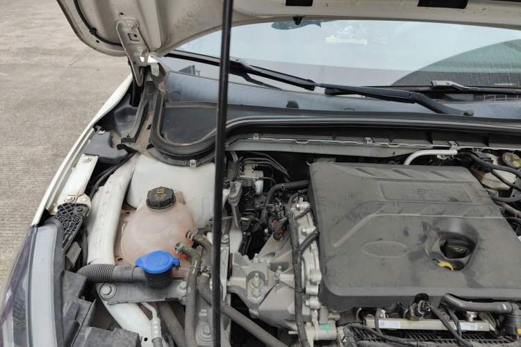 Used Ford Focus 2021 Hatchback EcoBoost 180 Automatic Titanium Edition Engine Bay Right