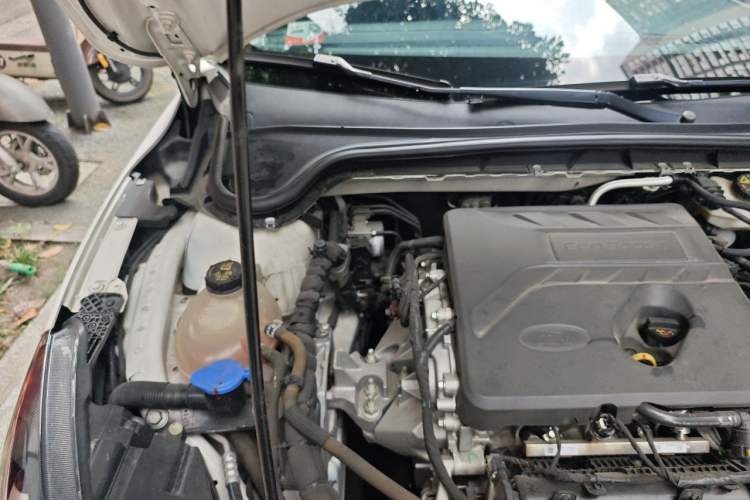 Used Ford Focus 2021 EcoBoost 180 Automatic Hunter Edition Engine Bay Right