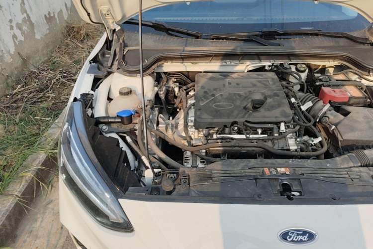 Used Ford Focus 2021 Hatchback EcoBoost 180 Automatic Titanium Edition Engine Bay Right