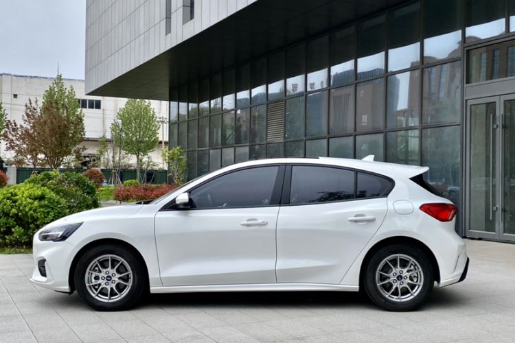 Used Ford Focus 2021 Hatchback EcoBoost 180 Automatic Titanium Edition Exterior 1