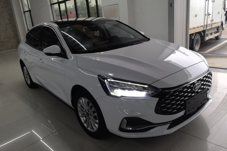 Used Ford Focus 2021 Sedan EcoBoost 180 Automatic Trendy Model Exterior 1