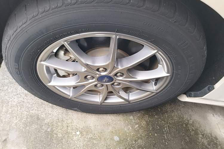 Used Ford Focus 2021 Hatchback EcoBoost 180 Automatic Titanium Edition Exterior 1