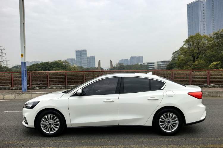 Used Ford Focus 2021 Sedan EcoBoost 180 Automatic Trendy Model Exterior 11