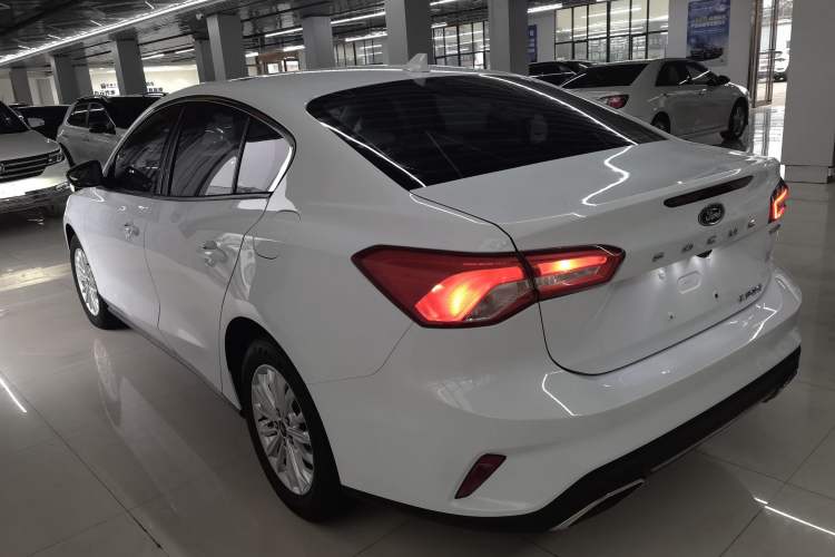 Used Ford Focus 2021 Sedan EcoBoost 180 Automatic Trendy Model Exterior 2