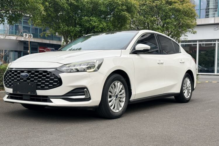 Used Ford Focus 2021 Sedan EcoBoost 180 Automatic Trendy Model Exterior 2
