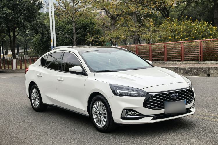 Used Ford Focus 2021 Sedan EcoBoost 180 Automatic Trendy Model Exterior 2