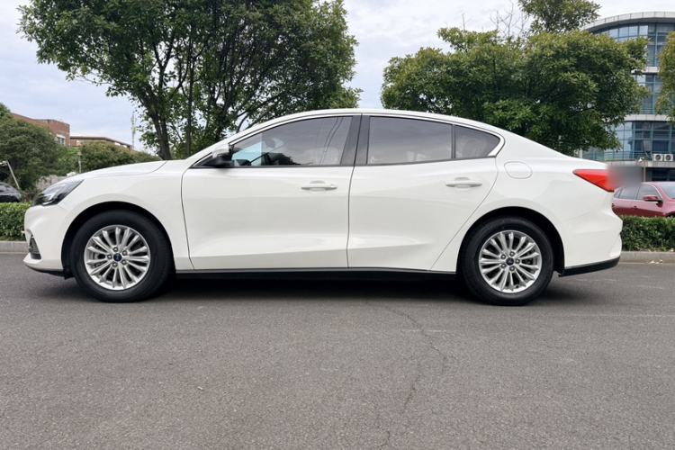 Used Ford Focus 2021 Sedan EcoBoost 180 Automatic Trendy Model Exterior 3