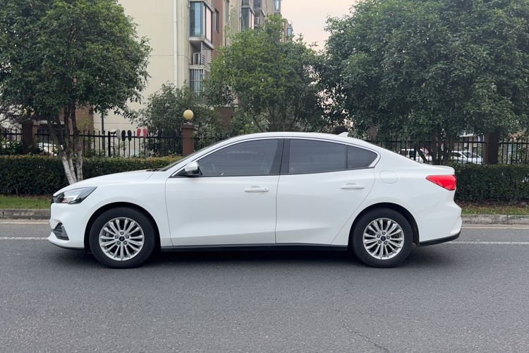 Used Ford Focus 2021 Sedan EcoBoost 180 Automatic Trendy Model Exterior 3