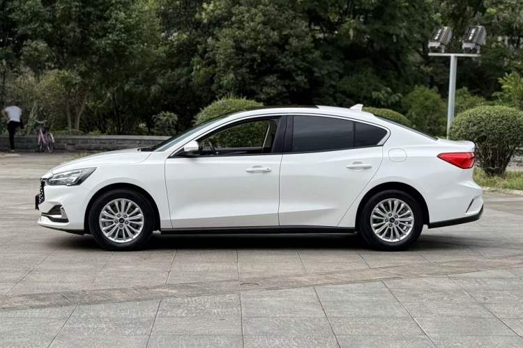 Used Ford Focus 2021 Sedan EcoBoost 180 Automatic Trendy Model Exterior 3