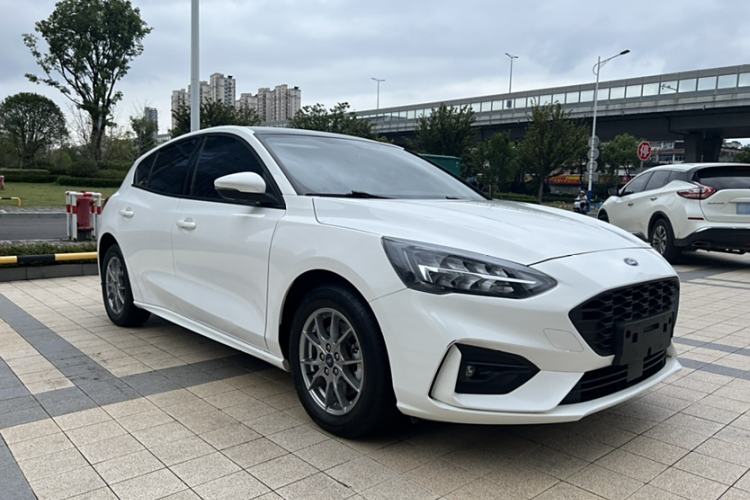 Used Ford Focus 2021 Hatchback EcoBoost 180 Automatic Titanium Edition Exterior 3