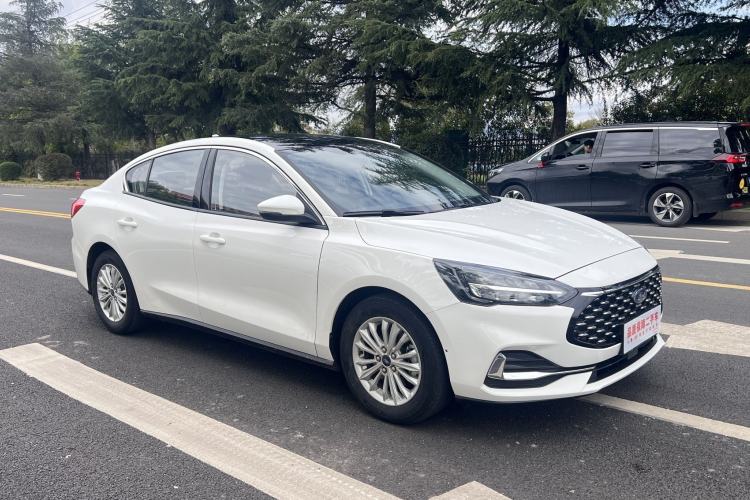 Used Ford Focus 2021 Sedan EcoBoost 180 Automatic Trendy Model Exterior 3