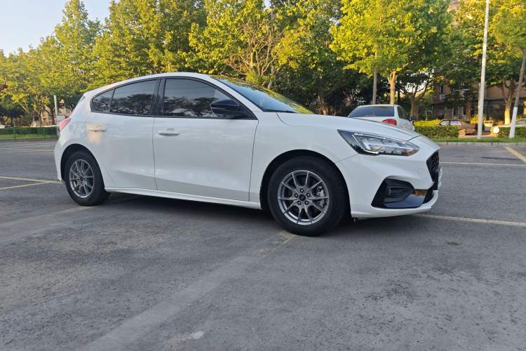 Used Ford Focus 2021 Hatchback EcoBoost 180 Automatic Titanium Edition Exterior 3