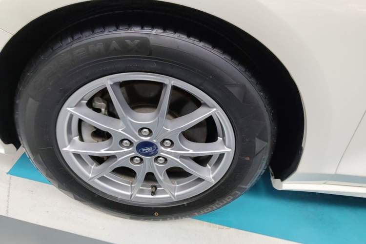 Used Ford Focus 2021 Hatchback EcoBoost 180 Automatic Titanium Edition Exterior 4