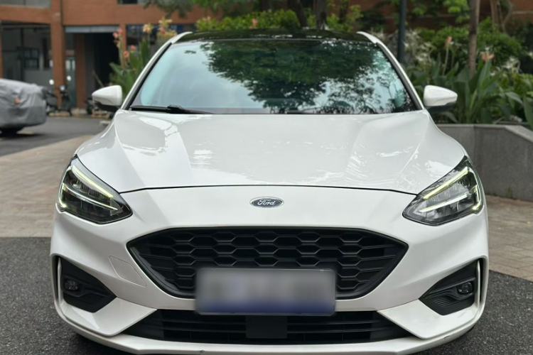 Used Ford Focus 2021 Hatchback EcoBoost 180 Automatic Titanium Edition Exterior 4