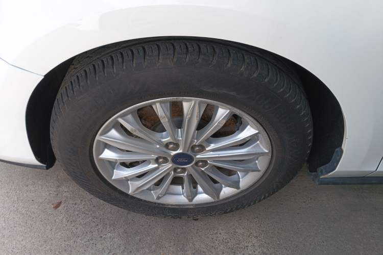 Used Ford Focus 2021 Sedan EcoBoost 180 Automatic Trendy Model Exterior 4